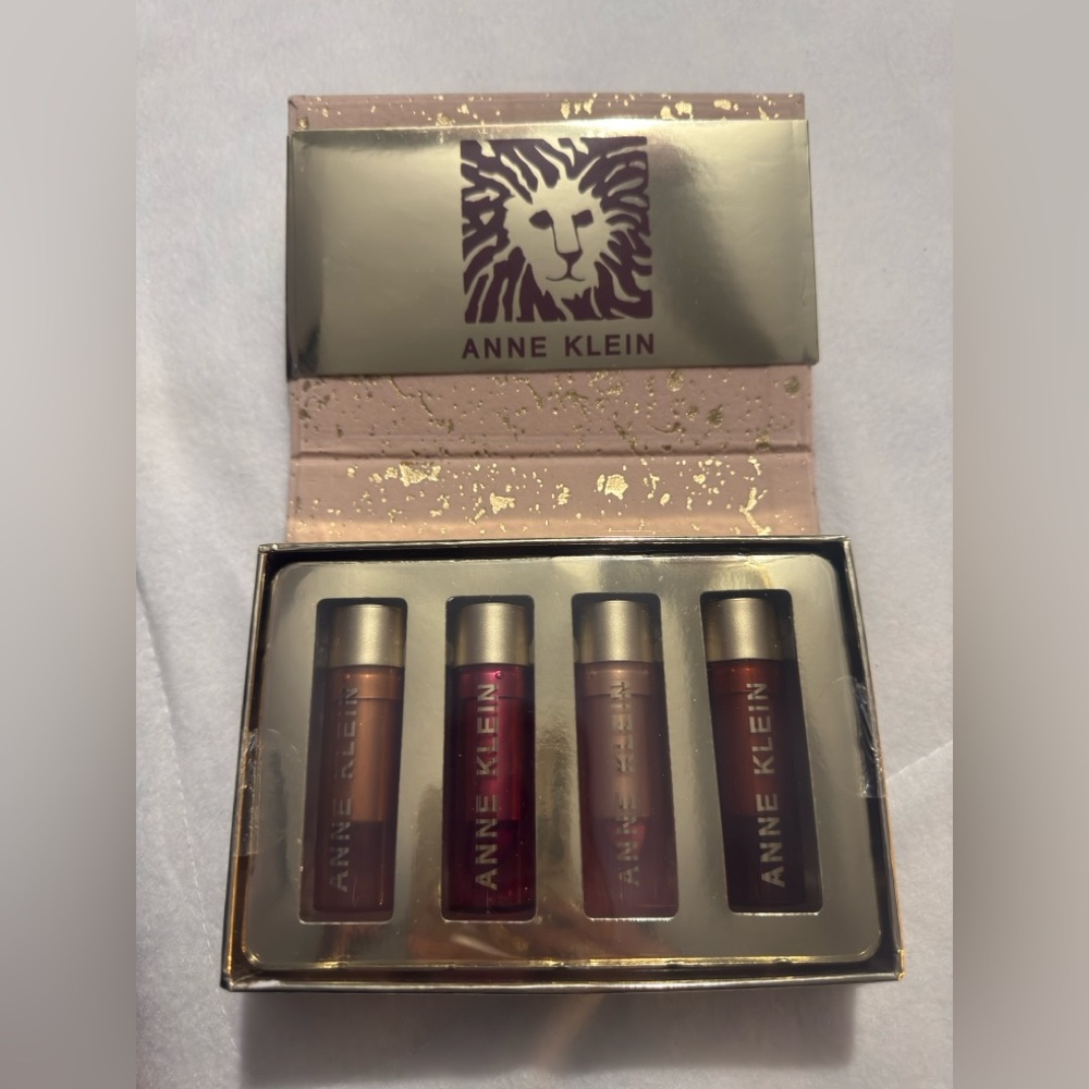 Anne Klein Lipstick Set - Red and Pink Shades
